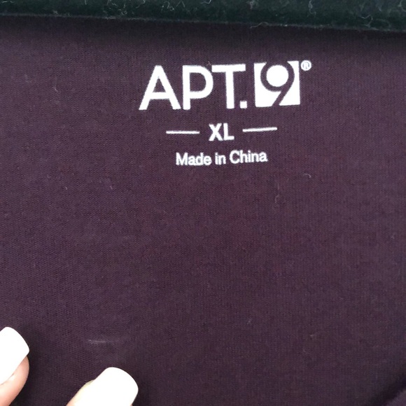 Holiday V-Neck T - Picture 3 of 3